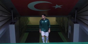 Bursaspor Sağ Bek Hattını Güçlendirdi Rahmetullah Berişbek İmzayı Attı