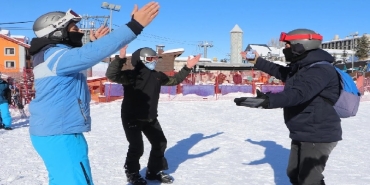 Erzurum Palandöken’de Kar Kalınlığı 2 Metreyi Aştı, Kayak Sezonu Yoğun İlgiyle Devam Ediyor