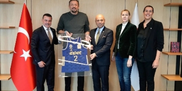 Fenerbahçeli Yöneticiler ve Hidayet Türkoğlu Bir Araya Geldi