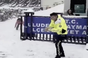 Şırnak'ta Polisler ve Çocuklar Kartopu Savaşında Buluştu