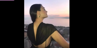 esra-bilgic-sirt-dekoltesiyle-sosyal-medyayi-salladi