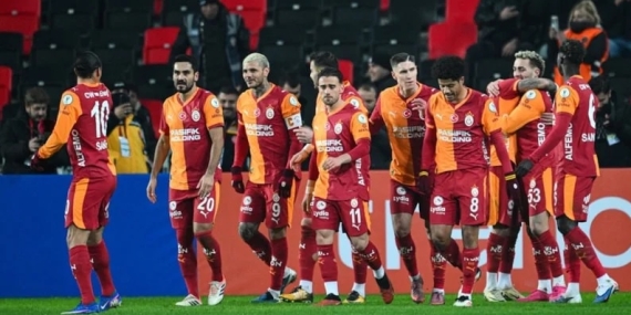 galatasaray ziraat türkiye kupasında trabzonspor'u 4-1 yenerek finale çıktı